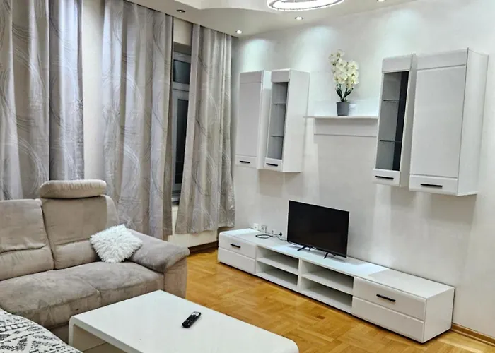 Schoenbrunn Apartment